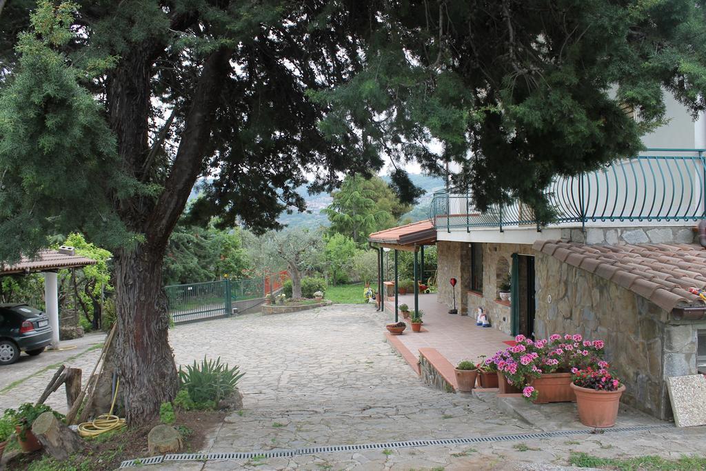 Bed & Breakfast Villa Flora Eredita Exterior photo